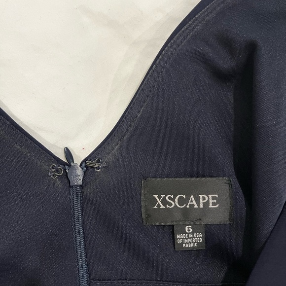 Dress. Cut out waist. Light crinoline lining. - Picture 4 of 5